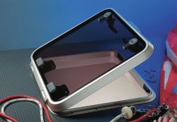 Kansiluukku Lewmar Ocean 10