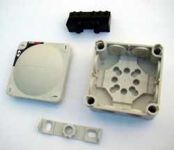 5-LÄHTÖINEN LIITÄNTÄRASIA