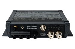 Digital Yacht AIT6000 SOTDMA AIS-transponderi splitterillä ja WiFillä