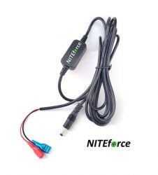 NITEforce akkujohto jännitteenalentimella 12 V ulkoiselle DC virtalähteelle, 2.4 metriä