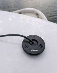 Scanstrut Deck Seal Mini matalaprofiilinen kaapeliläpivienti, musta alumiini