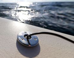Scanstrut Deck Seal Small (B) matalaprofiilinen kaapeliläpivienti, teräs