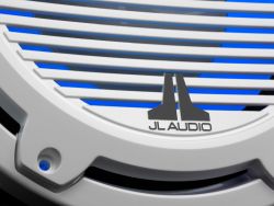 JL Audio 10" M6-10IB Subwoofer valkoisella Classic-ritilällä sekä LED-valaistuksella