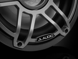 JL Audio 10" M6-10IB Subwoofer titaaninvärisellä Sport-ritilällä ja aseharmaalla rungolla