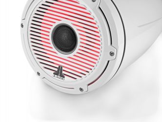JL Audio 8.8" koteloitu M6-880ETXv3 valkoisella Classic-ritilällä ja rungolla sekä LED-valaistuksella