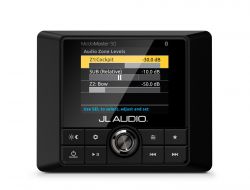 JL Audio MediaMaster® 50 vesitiivis äänilähde täysvärinäytöllä ja 4 x 25 W päätevahvistimella