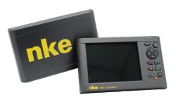 Nke MULTIGRAPHIC II monitoiminäyttö/autopilotin hallintalaite, Carbon