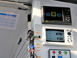 Nke MULTIGRAPHIC II monitoiminäyttö/autopilotin hallintalaite, Carbon