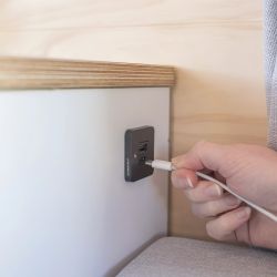 Scanstrut TILE USB-C, USB-A latauspistorasia, musta